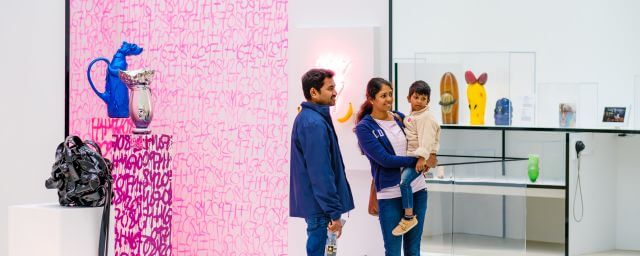 Family exploring the New Glass Now exhibit